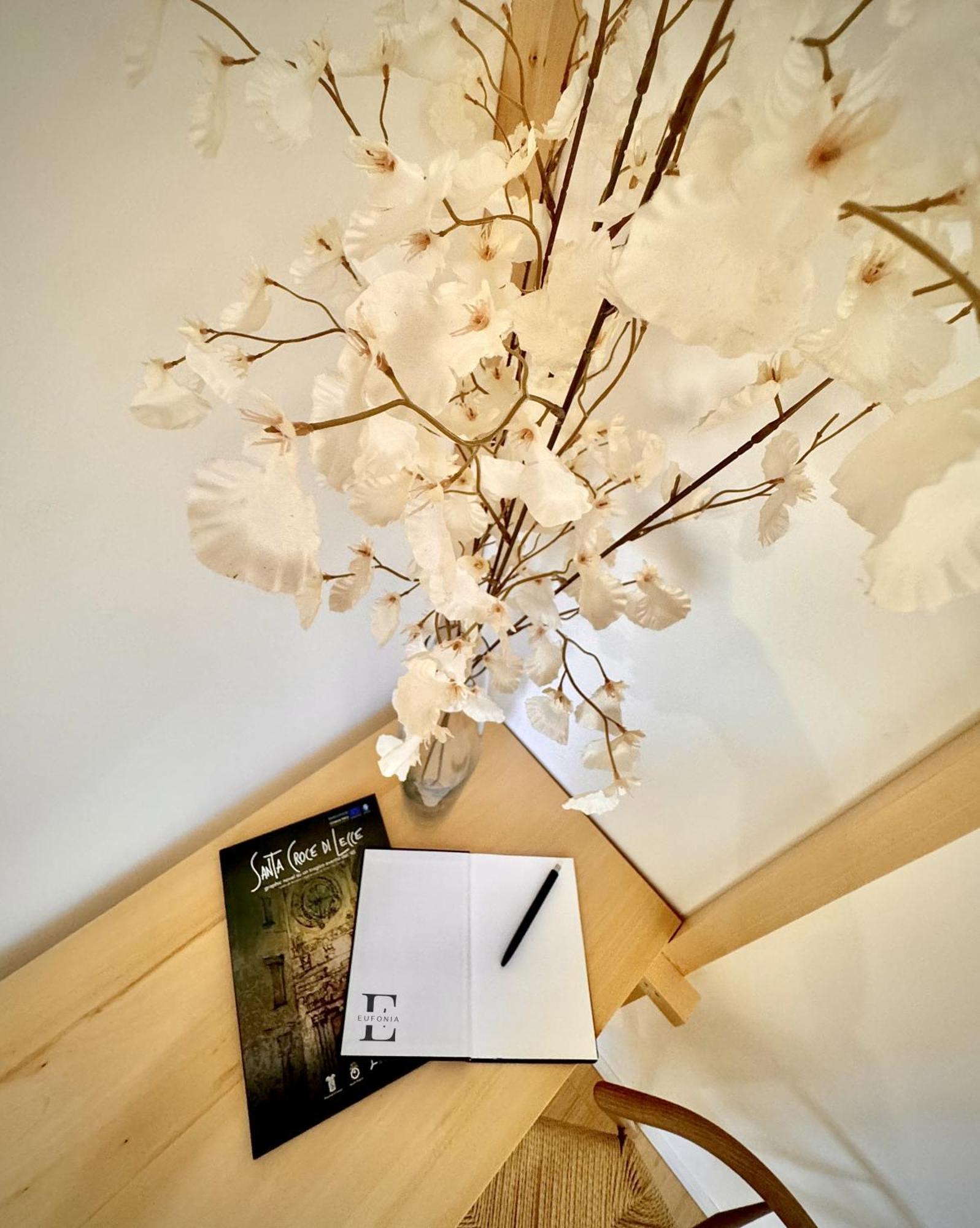 Eufonia Bed & Breakfast Lecce Bagian luar foto